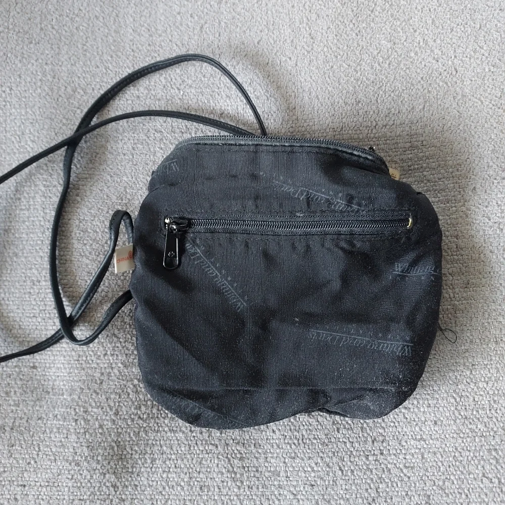 Whiting & Davis Black Shoulder Mesh Bag Texture and Compact Size_4